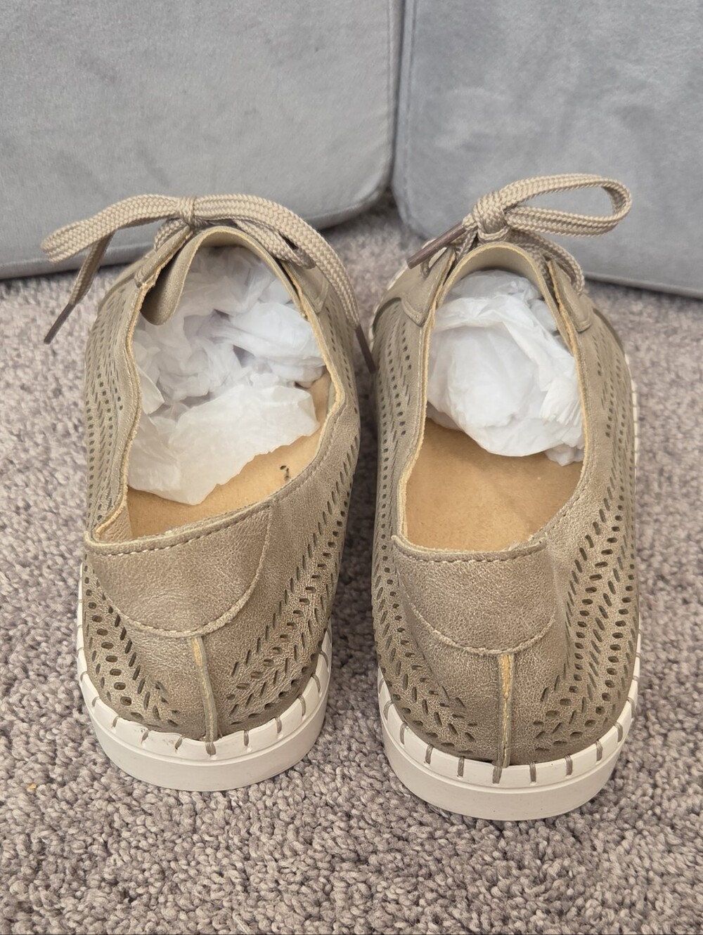 easy street Taupe/Beige "Brodie" Perforated Lace-Up Sneakers, Sz7.5, NWOT - Picture 3 of 4